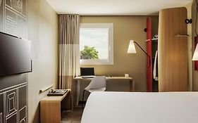 Ibis Massy